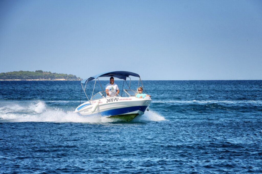 teo-boats-glastron-02